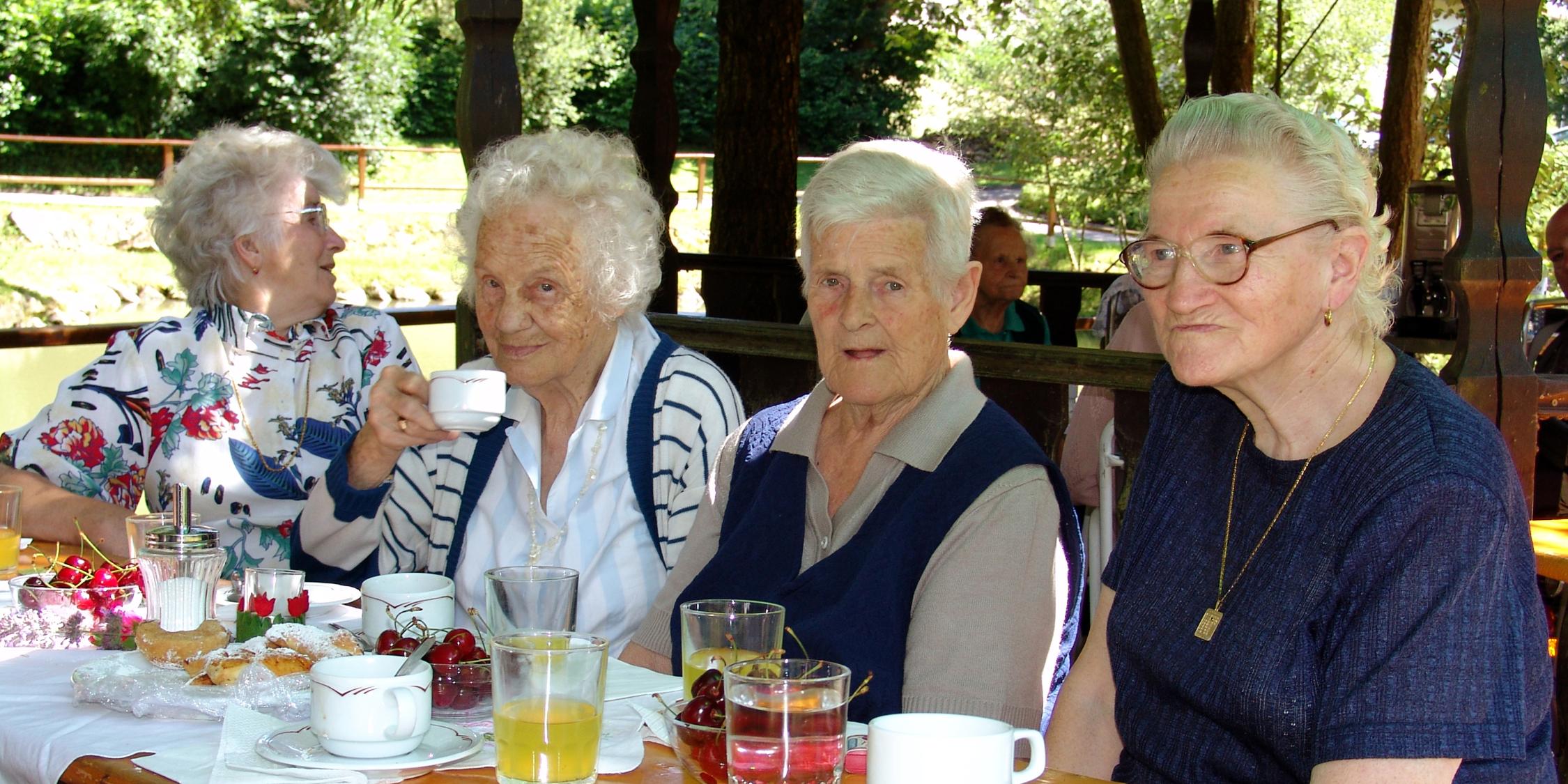 Kaffekränzchen im Freien